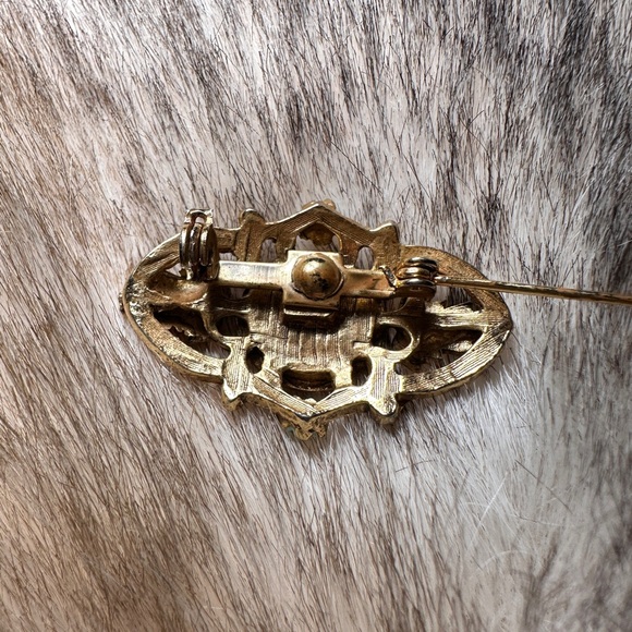 Victorian Style Gold Tone Bezel Red Jasper Brooch - Picture 4 of 6